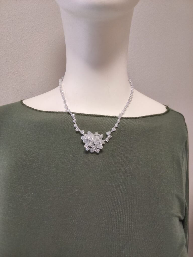 Collana con nodo codice 012